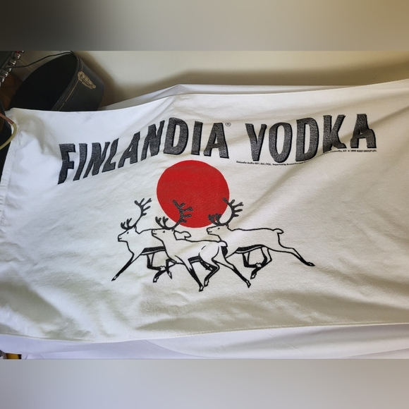 Finlandia Vodka Beach towel vintage 1999 Reindeer red sun plush towel - Picture 9 of 17